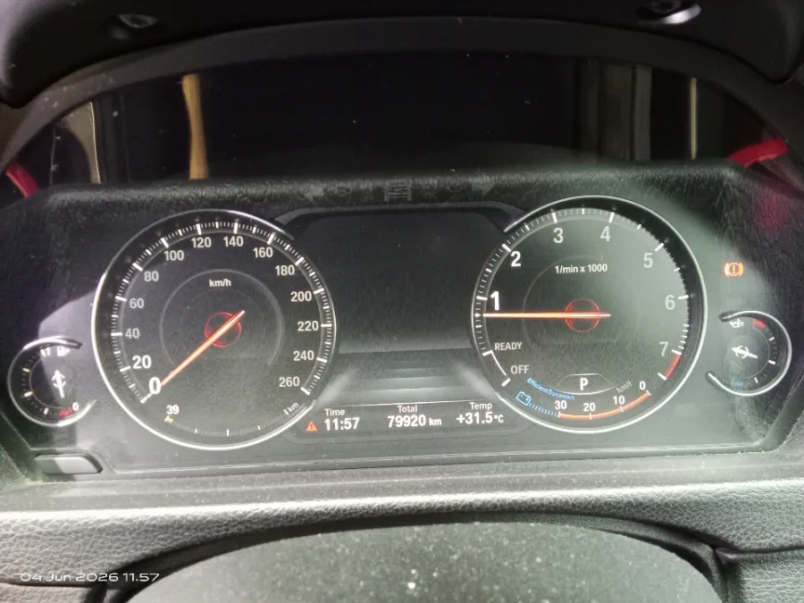 Foto Mobil Bekas Odometer BMW 320i 2.0 tahun 2017