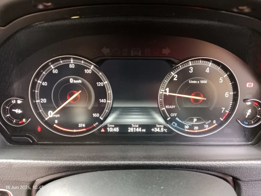 Foto Mobil Bekas Odometer BMW 320i 2.0 tahun 2017