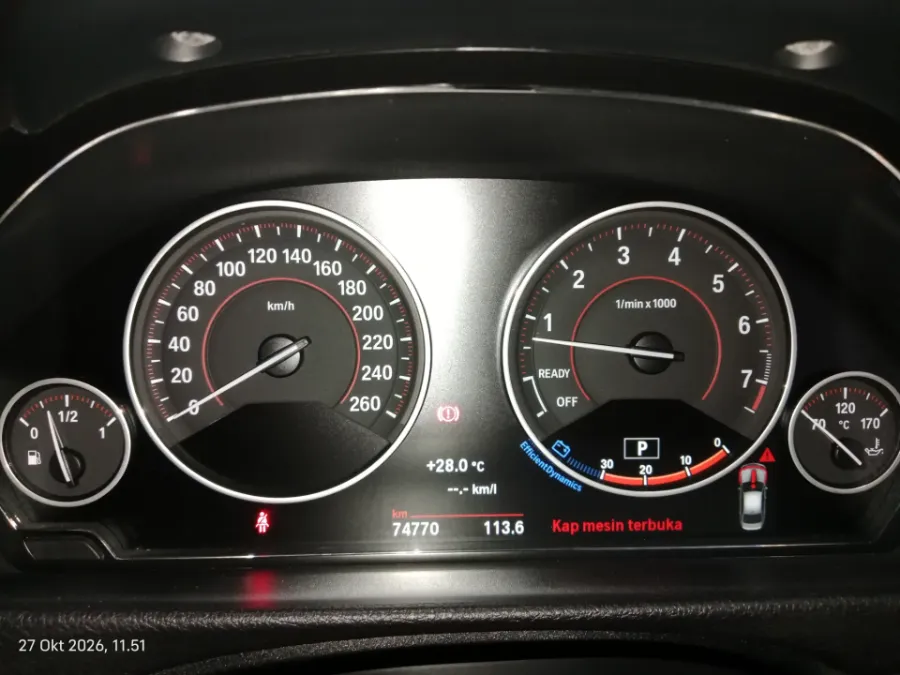 Foto Mobil Bekas Odometer BMW 320i 2.0 tahun 2017