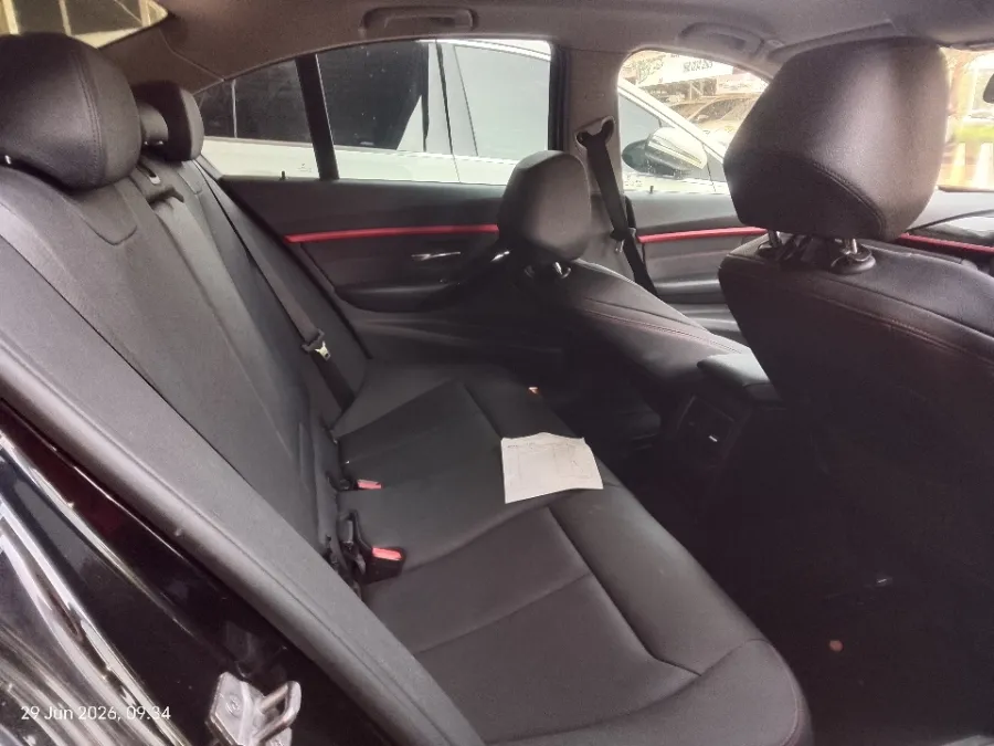 Foto Mobil Bekas Kabin Belakang BMW 320i 2.0 tahun 2018
