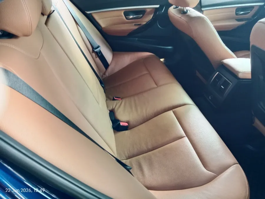Foto Mobil Bekas Kabin Belakang BMW 320i 2.0 tahun 2018
