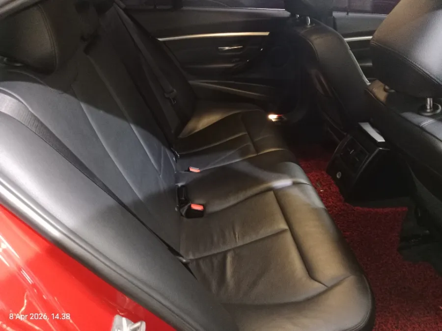 Foto Mobil Bekas Kabin Belakang BMW 320i 2.0 tahun 2018