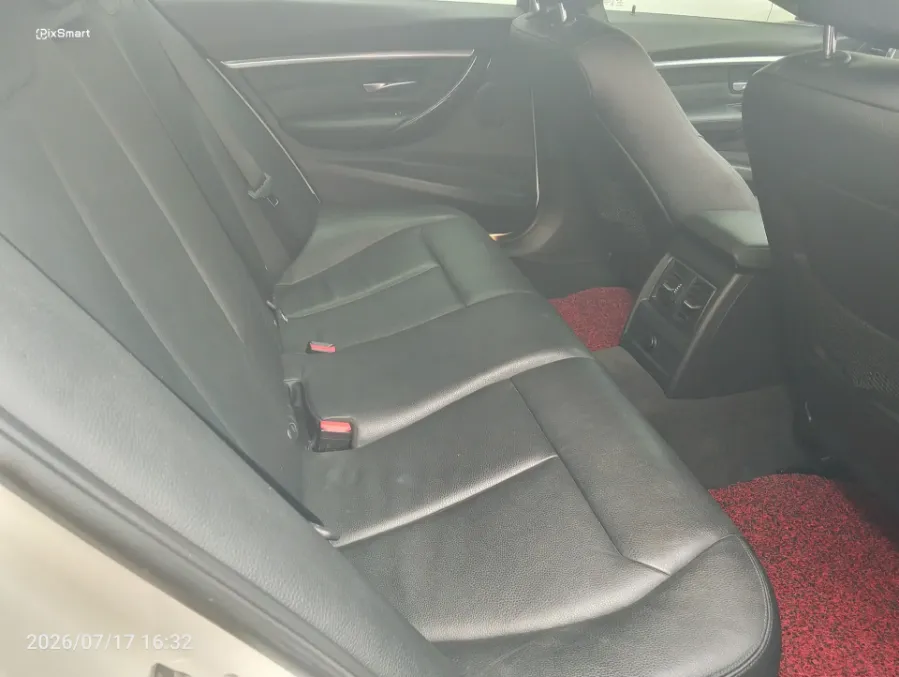 Foto Mobil Bekas Kabin Belakang BMW 320i 2.0 tahun 2018