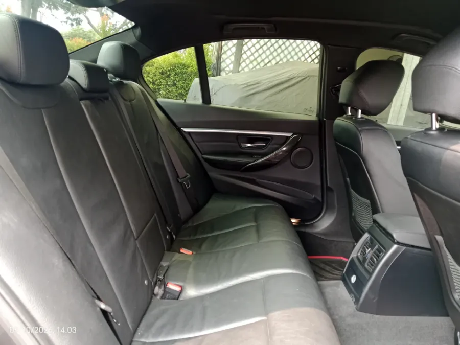 Foto Mobil Bekas Kabin Belakang BMW 320i 2.0 tahun 2018