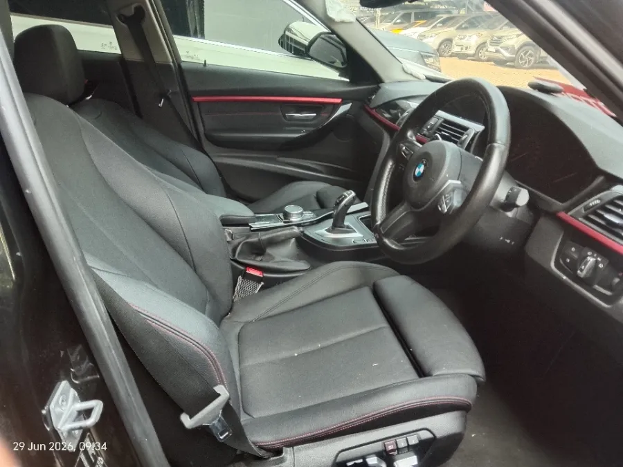 Foto Mobil Bekas Kabin Depan BMW 320i 2.0 tahun 2018
