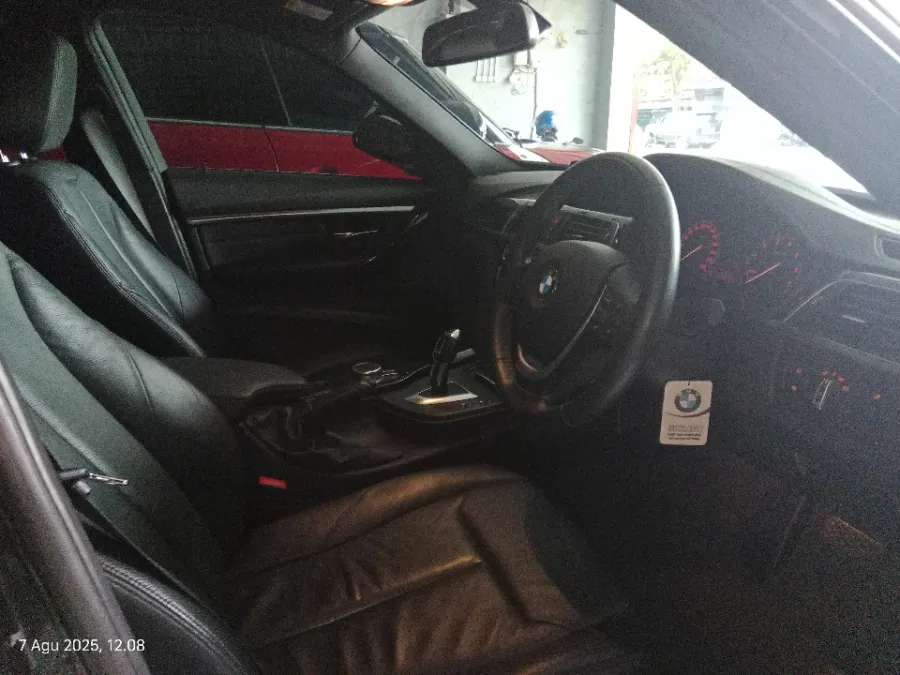 Foto Mobil Bekas Kabin Depan BMW 320i 2.0 tahun 2018