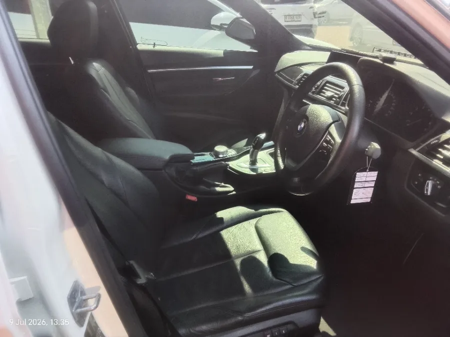 Foto Mobil Bekas Kabin Depan BMW 320i 2.0 tahun 2018