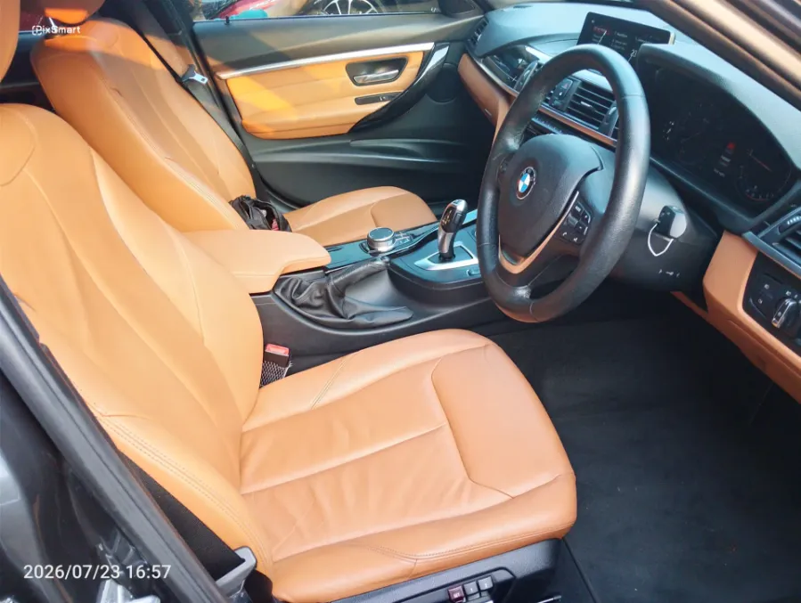 Foto Mobil Bekas Kabin Depan BMW 320i 2.0 tahun 2018