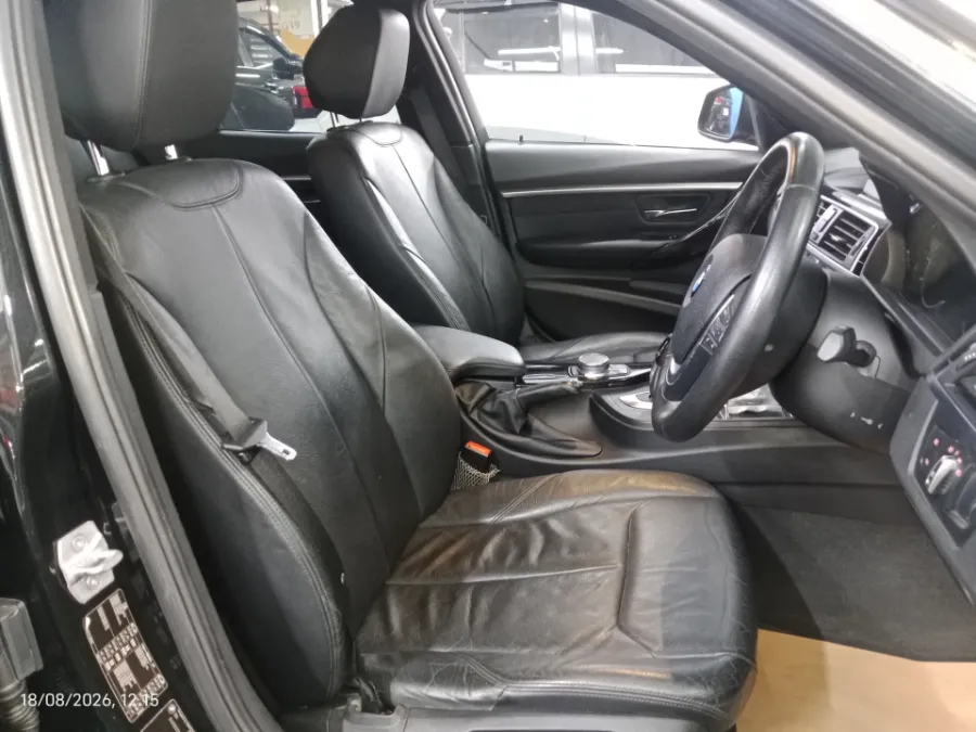 Foto Mobil Bekas Kabin Depan BMW 320i 2.0 tahun 2018