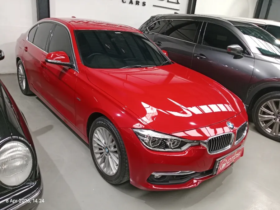Foto Mobil Bekas Kanan Depan BMW 320i 2.0 tahun 2018