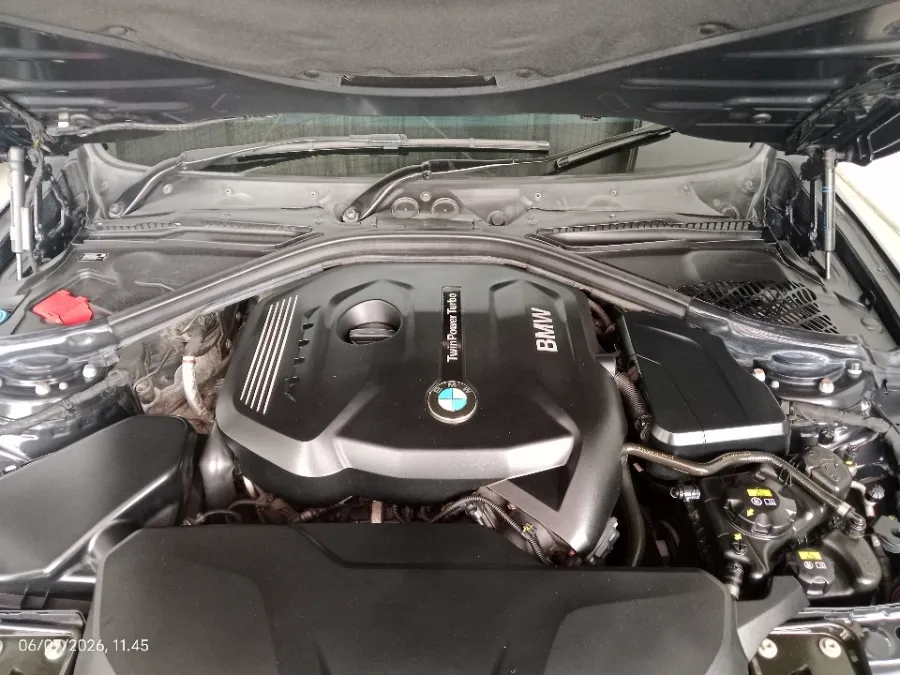 Foto Mobil Bekas Mesin BMW 320i 2.0 tahun 2018