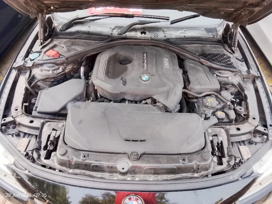 Foto Mobil Bekas Mesin BMW 320i 2.0 tahun 2018