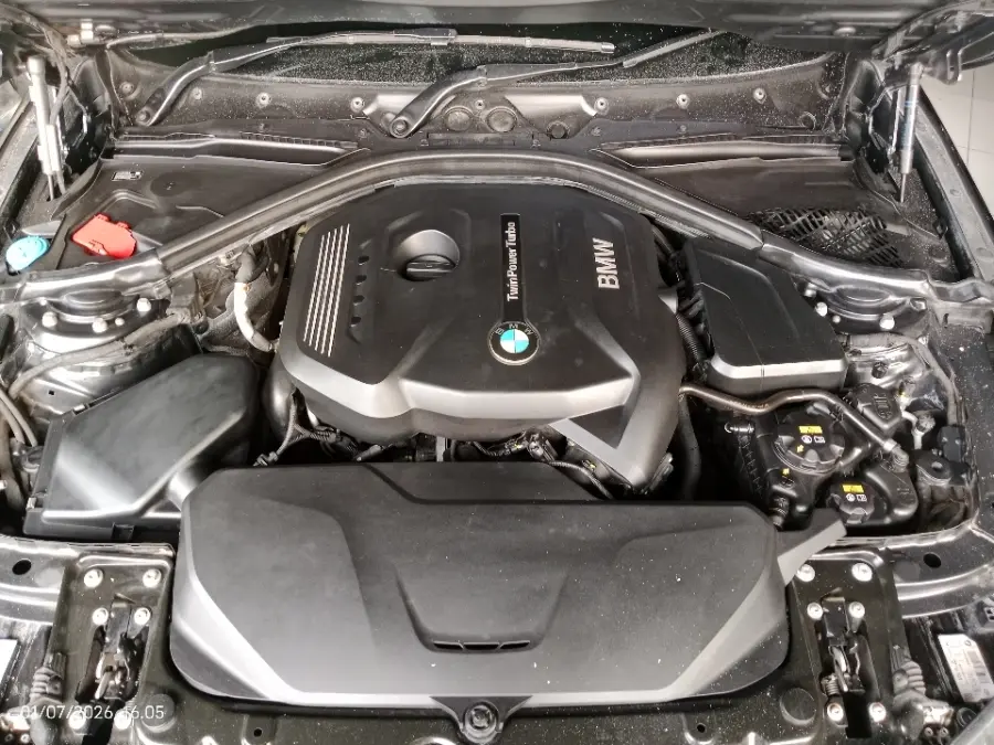 Foto Mobil Bekas Mesin BMW 320i 2.0 tahun 2018