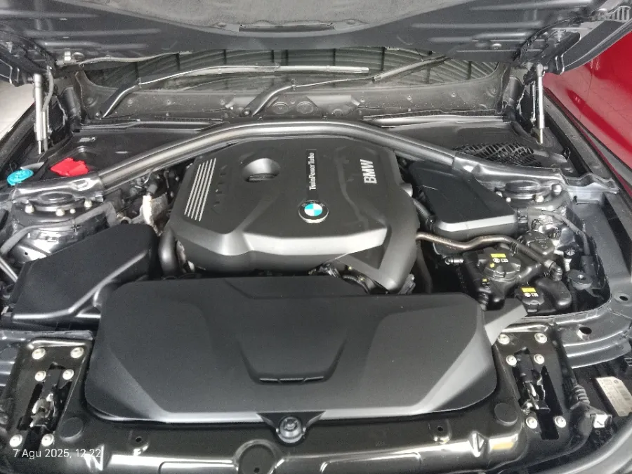 Foto Mobil Bekas Mesin BMW 320i 2.0 tahun 2018