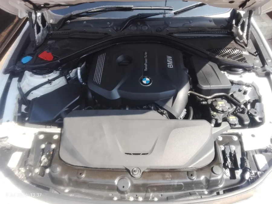 Foto Mobil Bekas Mesin BMW 320i 2.0 tahun 2018