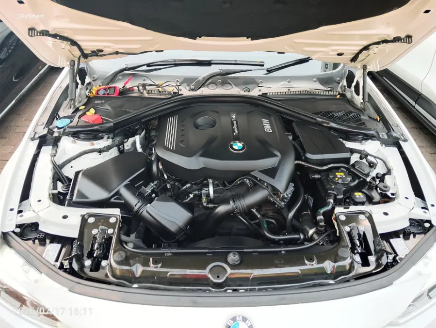 Foto Mobil Bekas Mesin BMW 320i 2.0 tahun 2018