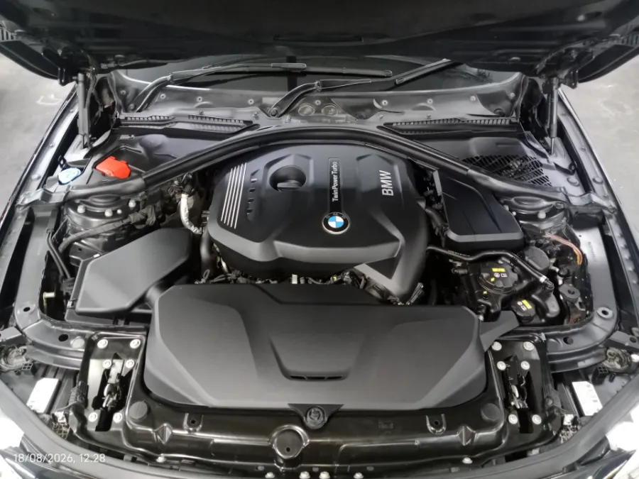 Foto Mobil Bekas Mesin BMW 320i 2.0 tahun 2018