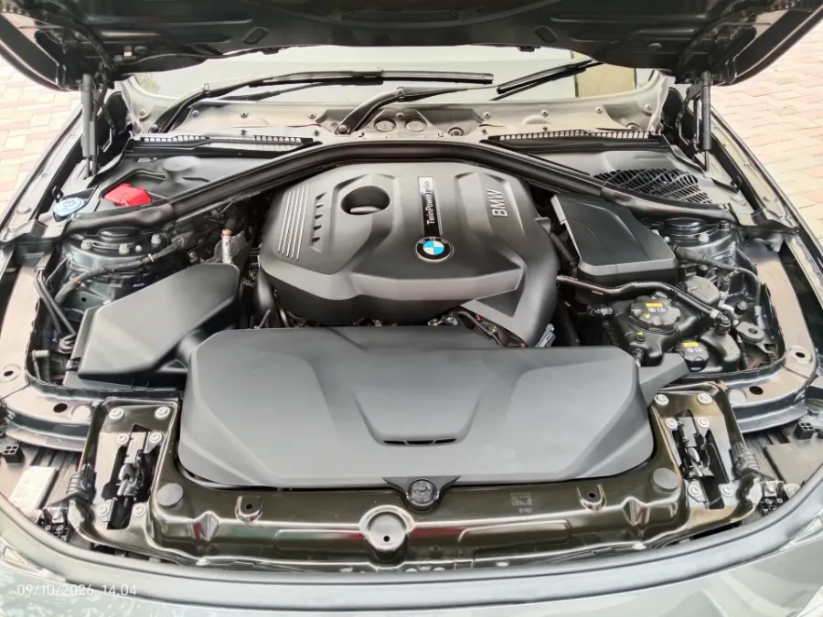 Foto Mobil Bekas Mesin BMW 320i 2.0 tahun 2018