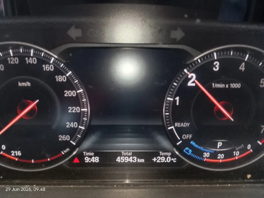 Foto Mobil Bekas Odometer BMW 320i 2.0 tahun 2018