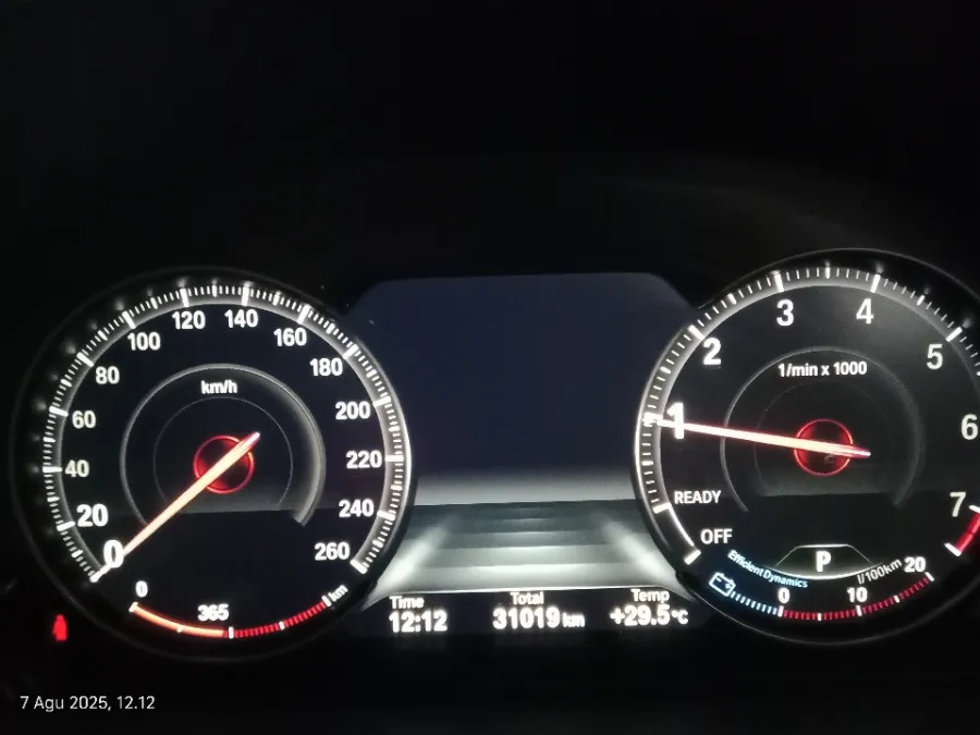 Foto Mobil Bekas Odometer BMW 320i 2.0 tahun 2018