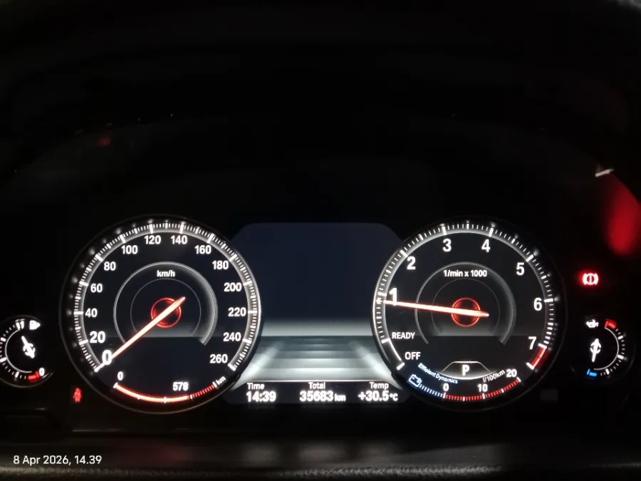 Foto Mobil Bekas Odometer BMW 320i 2.0 tahun 2018