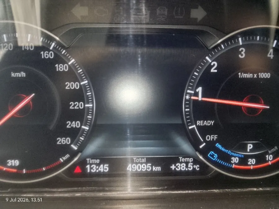 Foto Mobil Bekas Odometer BMW 320i 2.0 tahun 2018