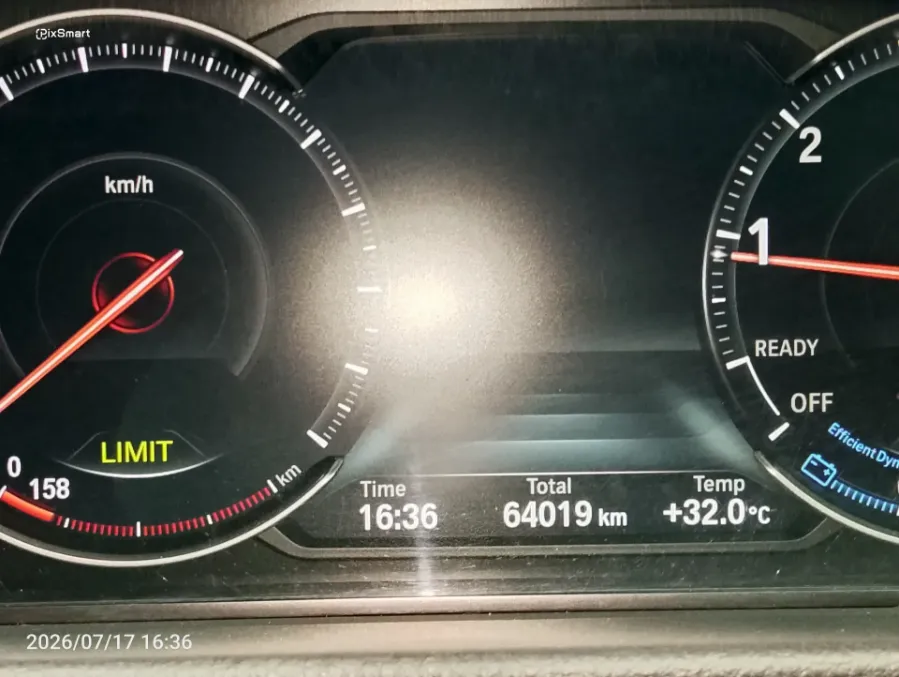 Foto Mobil Bekas Odometer BMW 320i 2.0 tahun 2018