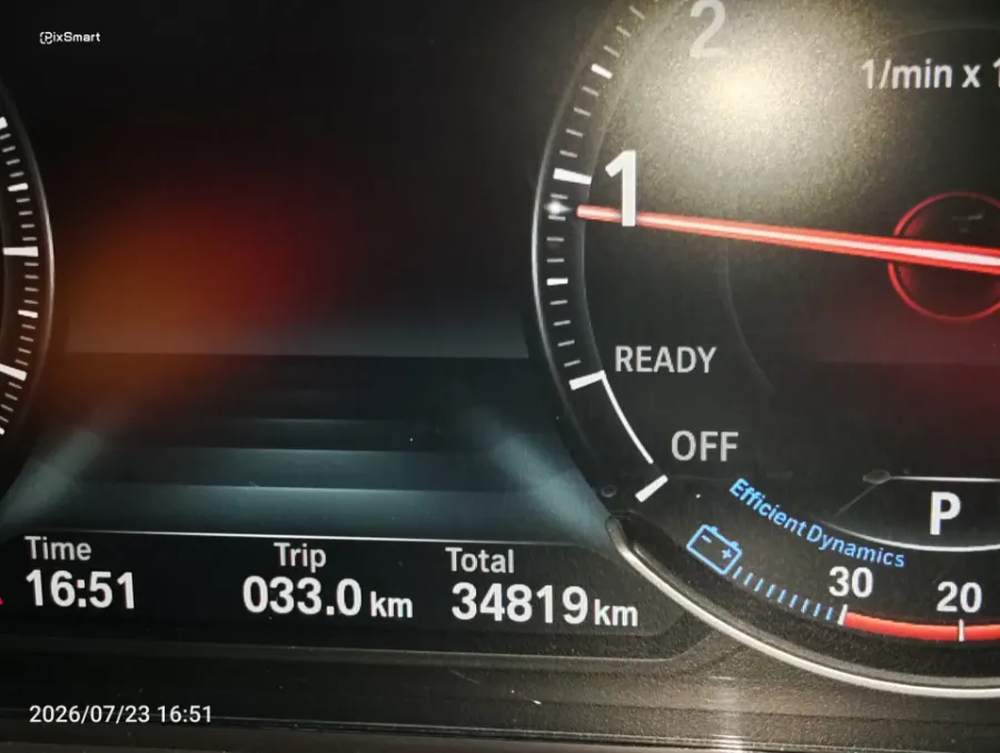 Foto Mobil Bekas Odometer BMW 320i 2.0 tahun 2018