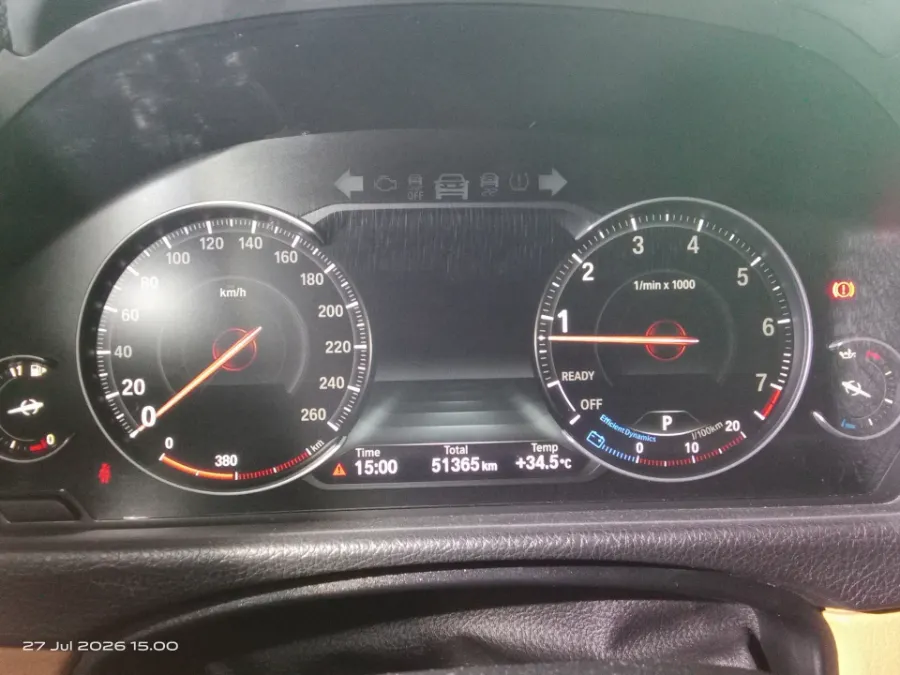 Foto Mobil Bekas Odometer BMW 320i 2.0 tahun 2018