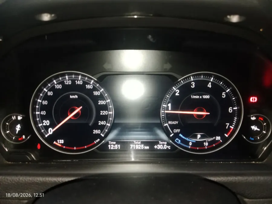 Foto Mobil Bekas Odometer BMW 320i 2.0 tahun 2018