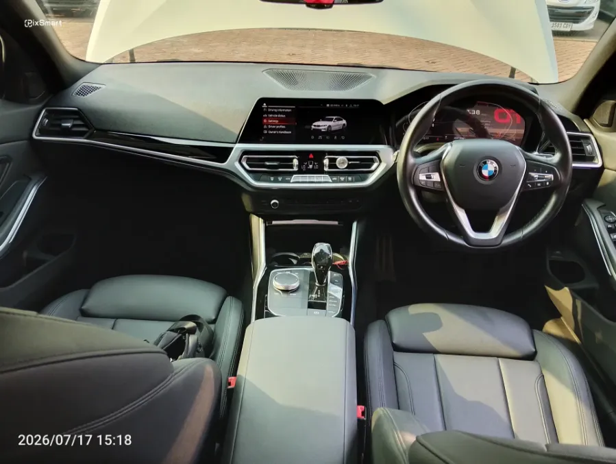 Foto Mobil Bekas Dashboard BMW 320i 2.0 tahun 2019