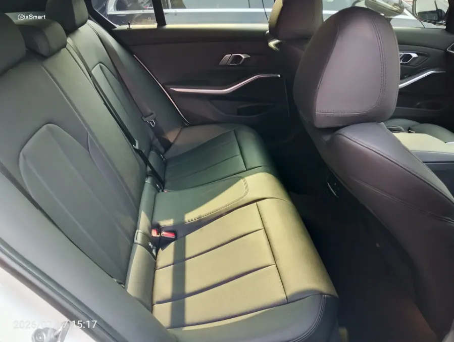 Foto Mobil Bekas Kabin Belakang BMW 320i 2.0 tahun 2019