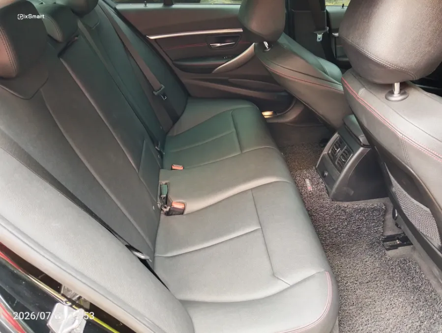 Foto Mobil Bekas Kabin Belakang BMW 320i 2.0 tahun 2019