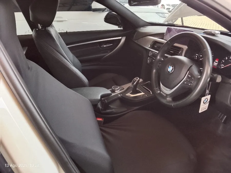 Foto Mobil Bekas Kabin Depan BMW 320i 2.0 tahun 2019