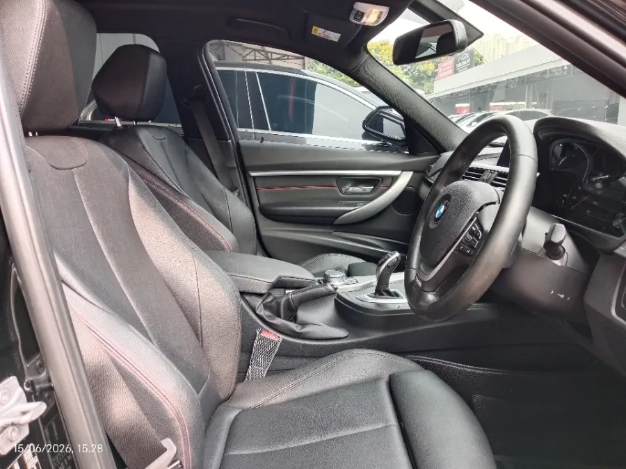 Foto Mobil Bekas Kabin Depan BMW 320i 2.0 tahun 2019