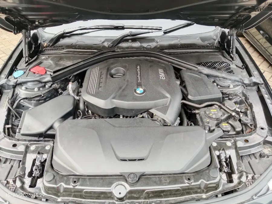 Foto Mobil Bekas Mesin BMW 320i 2.0 tahun 2019