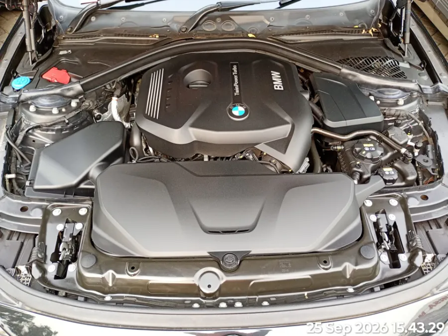 Foto Mobil Bekas Mesin BMW 320i 2.0 tahun 2019