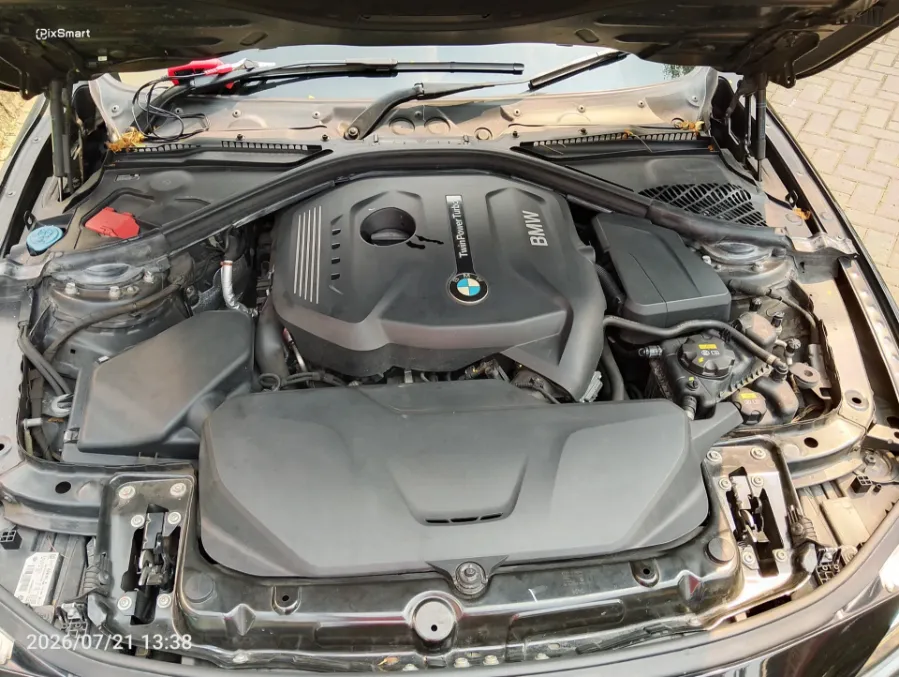 Foto Mobil Bekas Mesin BMW 320i 2.0 tahun 2019