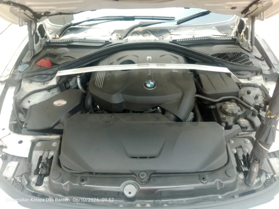 Foto Mobil Bekas Mesin BMW 320i 2.0 tahun 2019