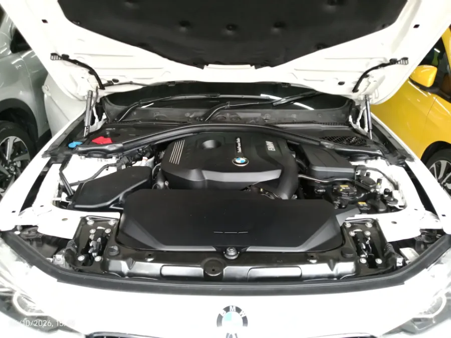 Foto Mobil Bekas Mesin BMW 320i 2.0 tahun 2019