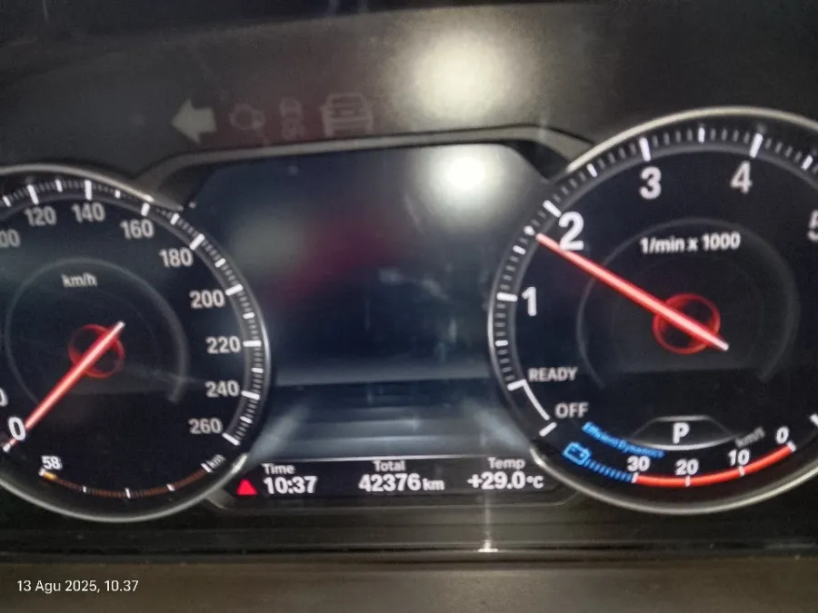 Foto Mobil Bekas Odometer BMW 320i 2.0 tahun 2019