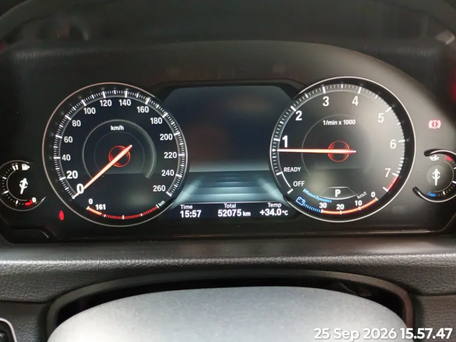 Foto Mobil Bekas Odometer BMW 320i 2.0 tahun 2019
