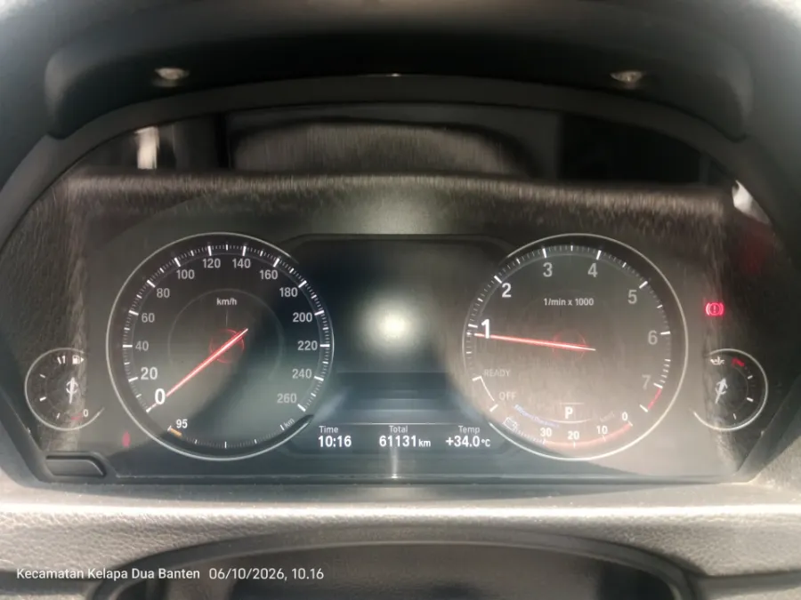 Foto Mobil Bekas Odometer BMW 320i 2.0 tahun 2019