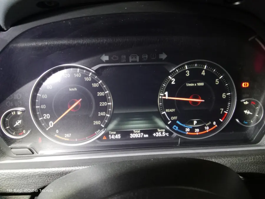 Foto Mobil Bekas Odometer BMW 320i 2.0 tahun 2019