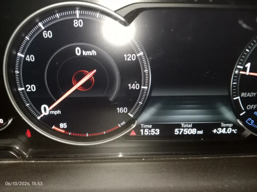 Foto Mobil Bekas Odometer BMW 320i 2.0 tahun 2019