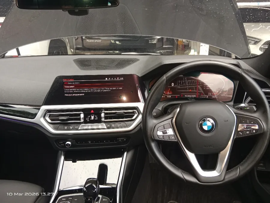 Foto Mobil Bekas Dashboard BMW 320i 2.0 tahun 2020