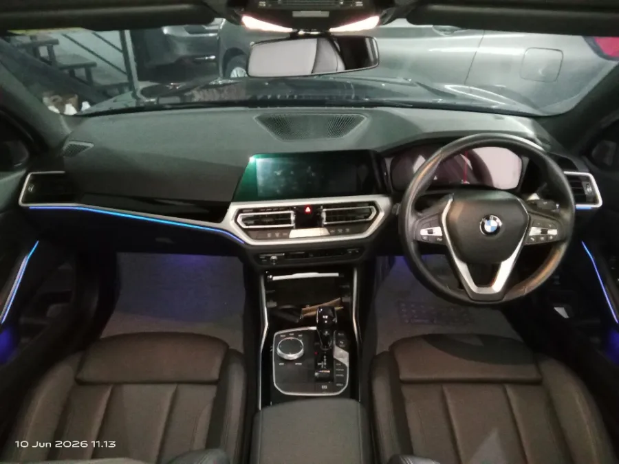 Foto Mobil Bekas Dashboard BMW 320i 2.0 tahun 2020