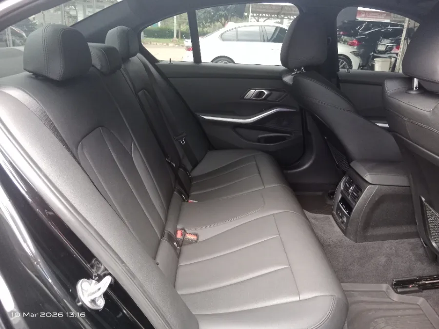 Foto Mobil Bekas Kabin Belakang BMW 320i 2.0 tahun 2020