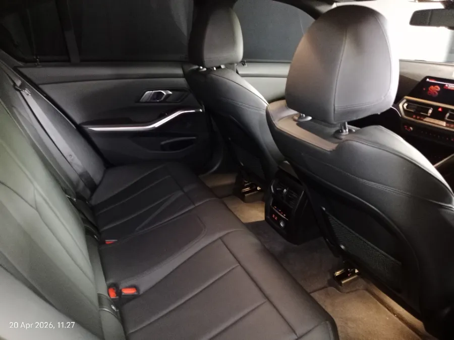 Foto Mobil Bekas Kabin Belakang BMW 320i 2.0 tahun 2020