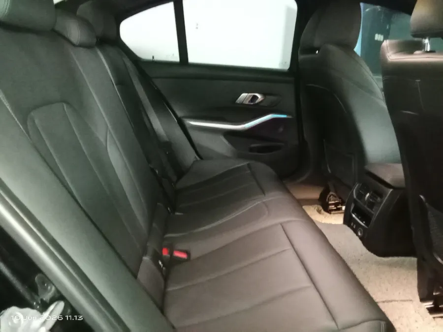 Foto Mobil Bekas Kabin Belakang BMW 320i 2.0 tahun 2020